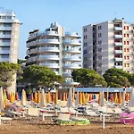 Cozy With Patio And Garden Lignano Sabbiadoro