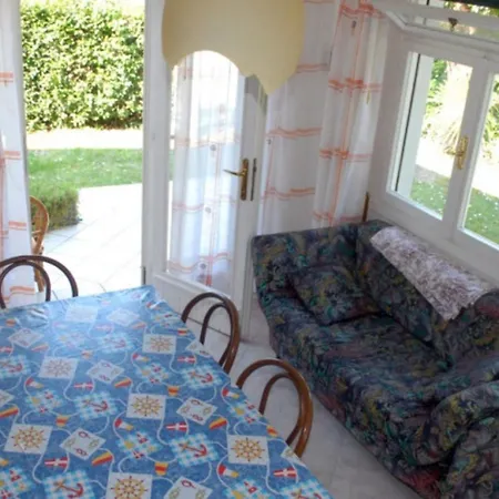Cozy With Patio And Garden Villa *